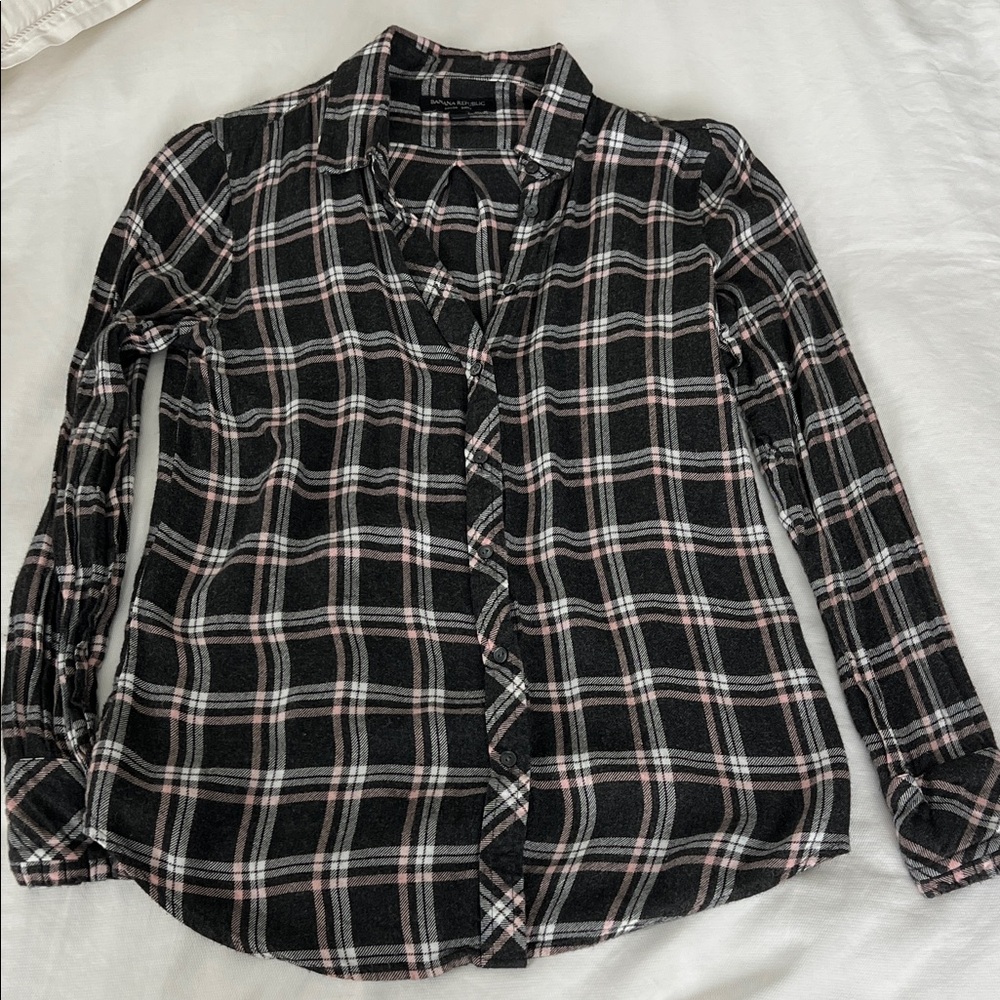 Dark Gray, White & Soft Pink Plaid Button-Up Shirt Size Small
